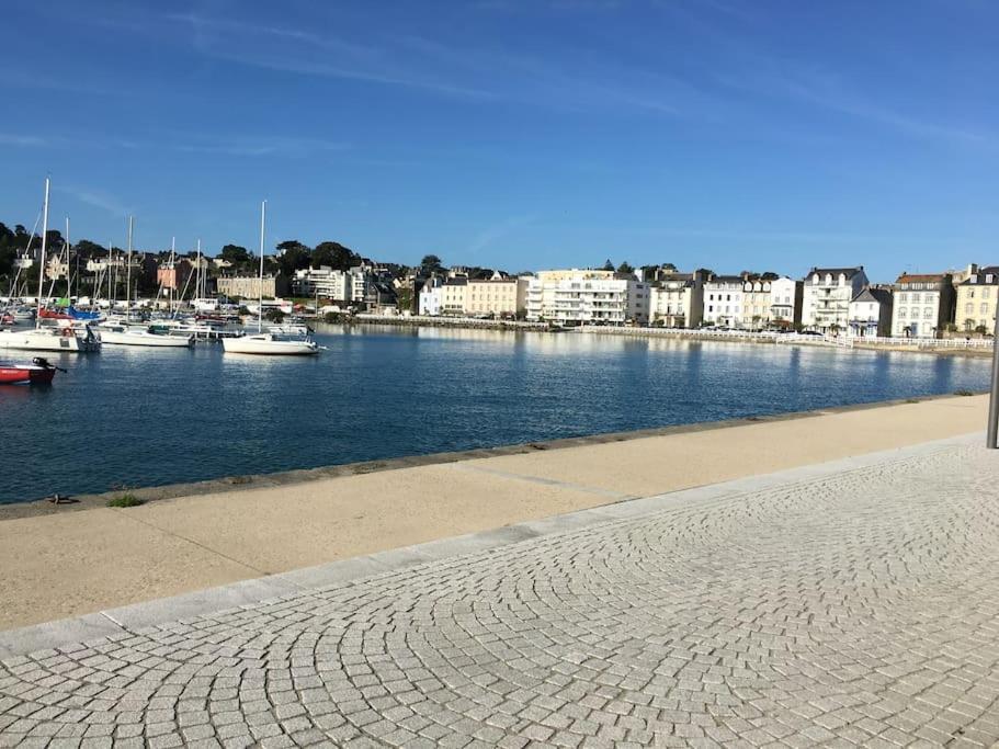 Molene Jacuzzi Et A 500 M Hébergement de vacances Tréveneuc