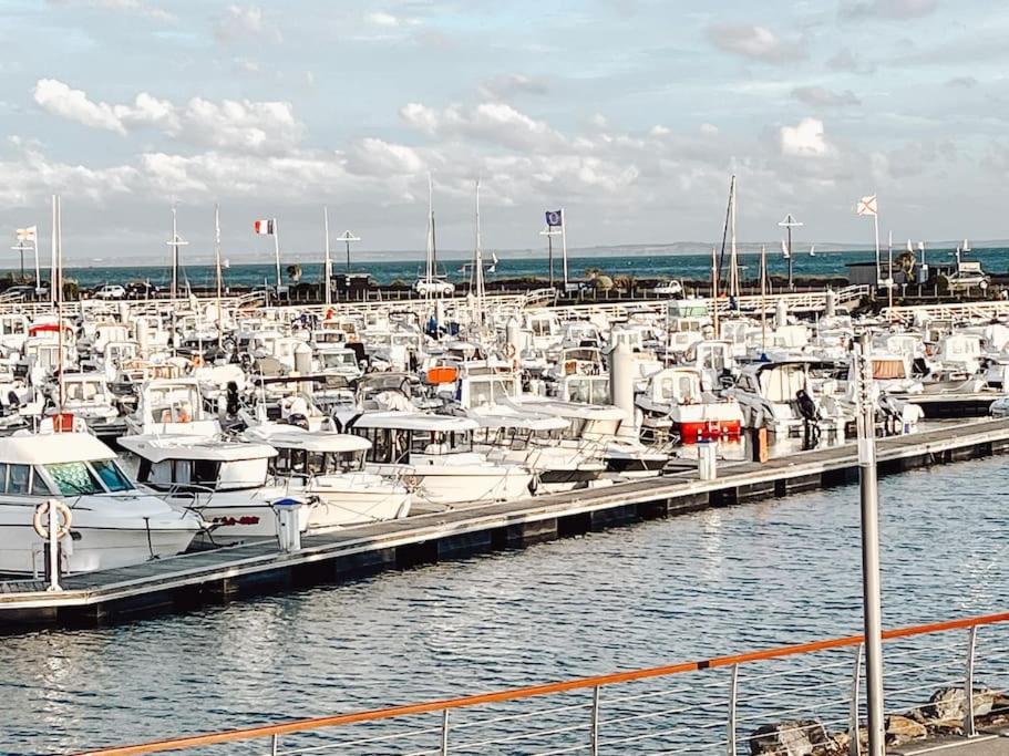 Molene Jacuzzi Et A 500 M Hébergement de vacances